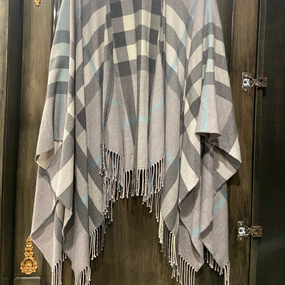 Burberry shawl - Picture 2 of 2